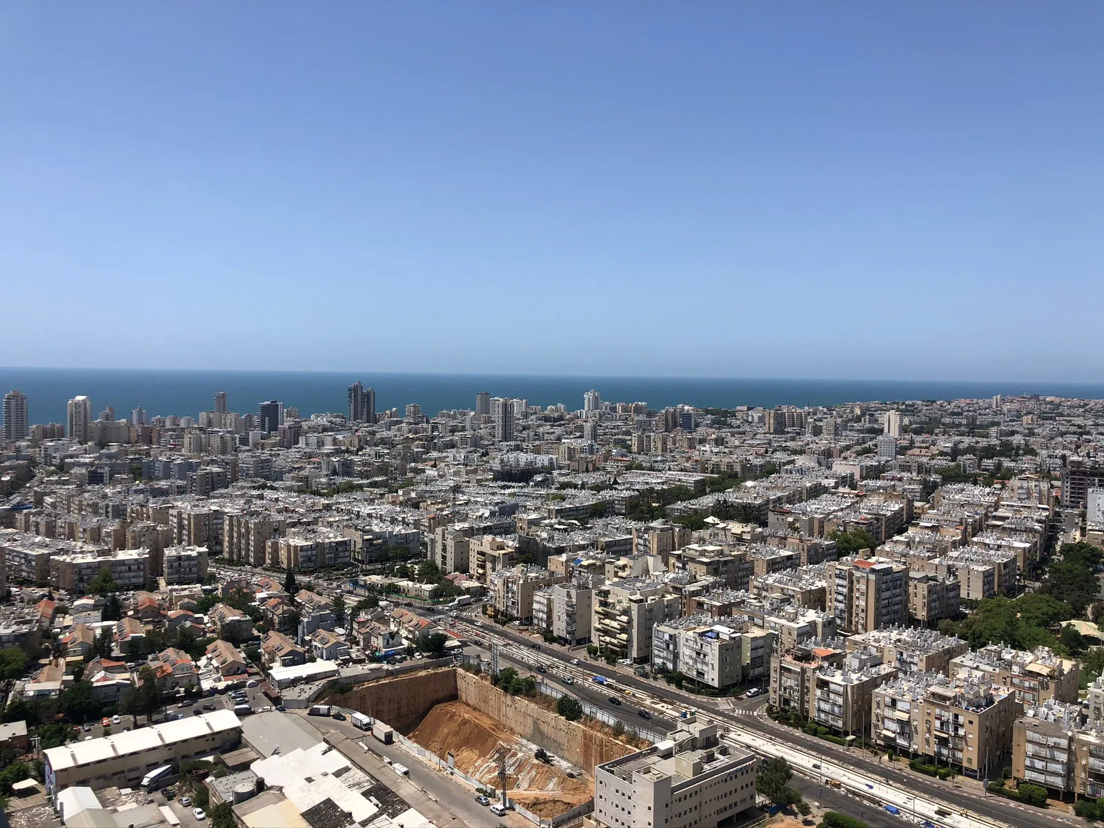 דירת מגורים, מגדלי אפטאון טאוור – Uptown Tower, ניסנבאום 37 בת ים(בשיווק)